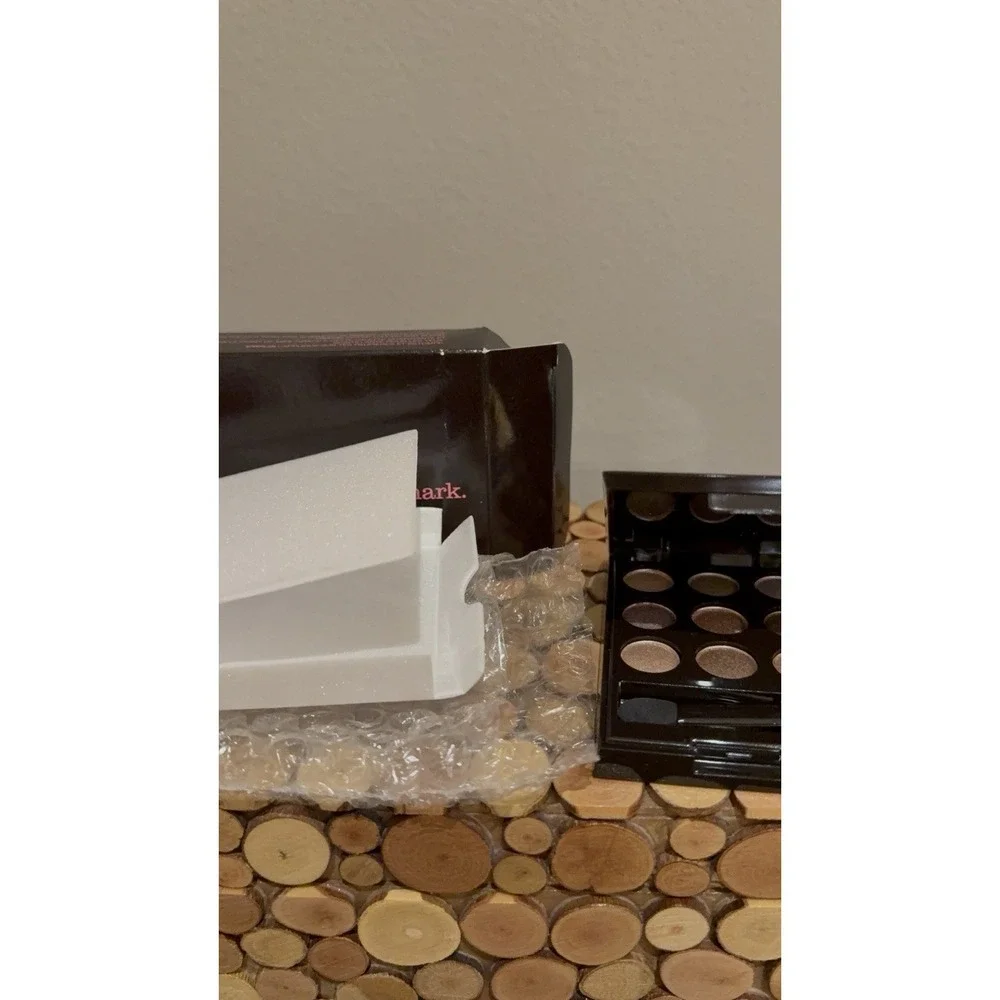 AVON Mark On the Dot Eye Color Compact 9 Eye Shadows Neutrals SHIMMERY New In Bx